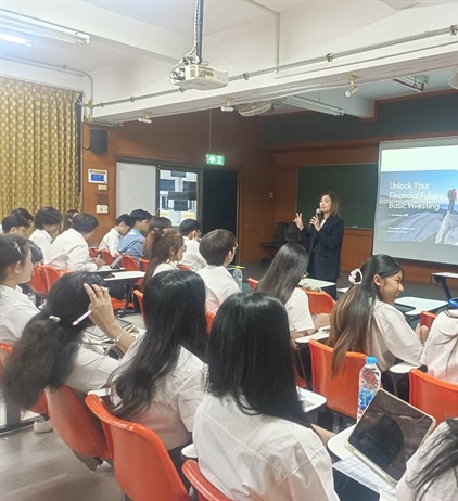 การบรรยายหัวข้อ “Unlock Your Financial Basic Investing“  โดย คุณกัลยาวดี ทัดเทียมเพชร Head of Client Group   บริษัท หลักทรัพย์จัดการกองทุน อเบอร์ดีน (ประเทศไทย) จํากัด ศิษย์เก่าภาควิชาคณิตศาสตร์
