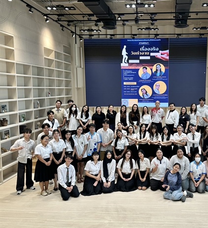 ภาพบรรยากาศโครงพัฒนาเสริมสร้างสมรรถนะนิสิตและทักษะที่จำเป็นในศตวรรษที่ 21 กิจกรรม การพัฒนาเสริมสร้างสมรรถนะนิสิตและทักษะที่จำเป็นในศตวรรษที่ 21 กิจกรรมย่อย เรื่องจริงวัยทำงาน