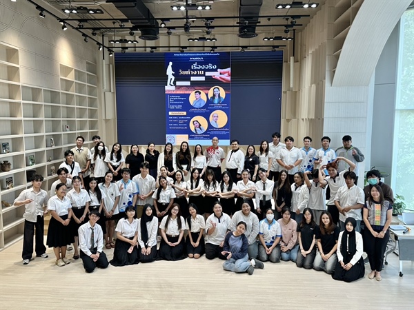 ภาพบรรยากาศโครงพัฒนาเสริมสร้างสมรรถนะนิสิตและทักษะที่จำเป็นในศตวรรษที่ 21 กิจกรรม การพัฒนาเสริมสร้างสมรรถนะนิสิตและทักษะที่จำเป็นในศตวรรษที่ 21 กิจกรรมย่อย เรื่องจริงวัยทำงาน
