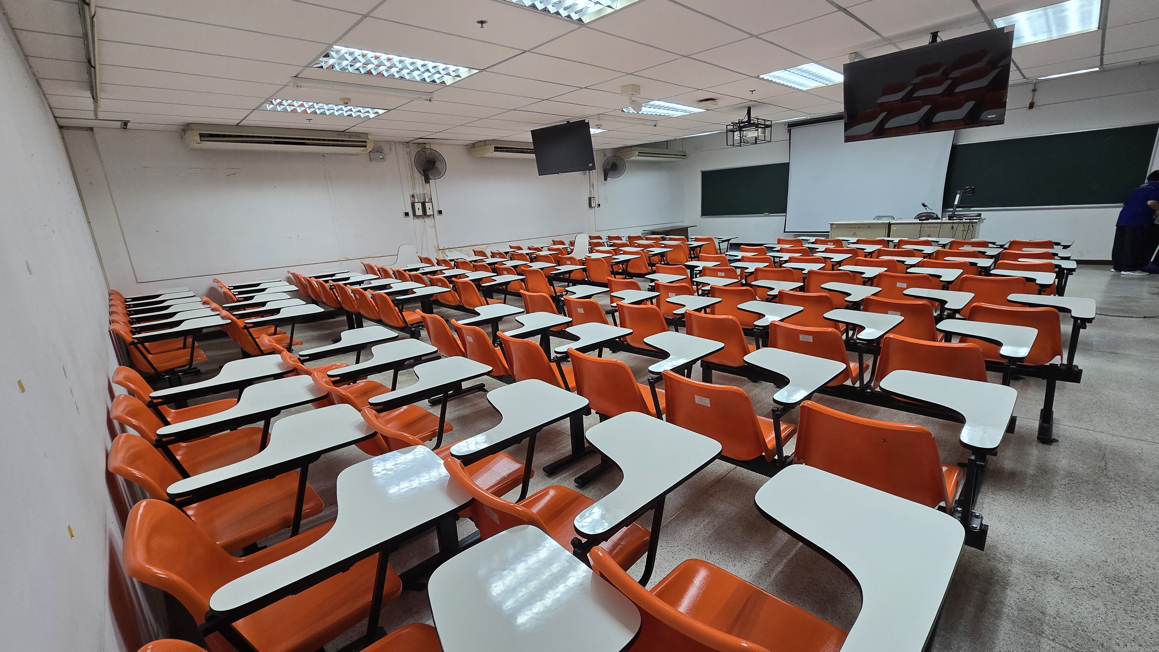 ห้องบรรยาย 10-114