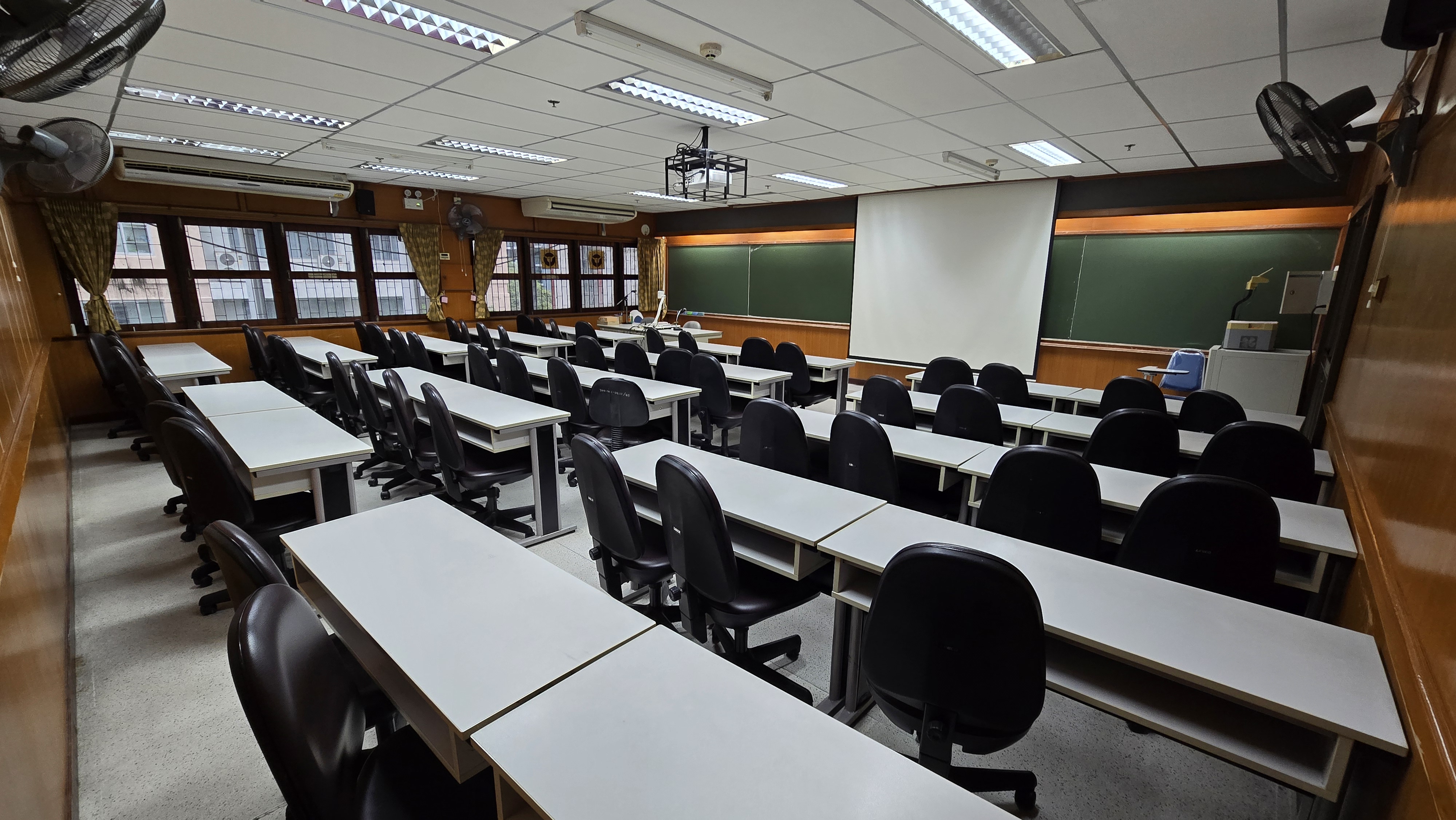 ห้องบรรยาย 10-517A